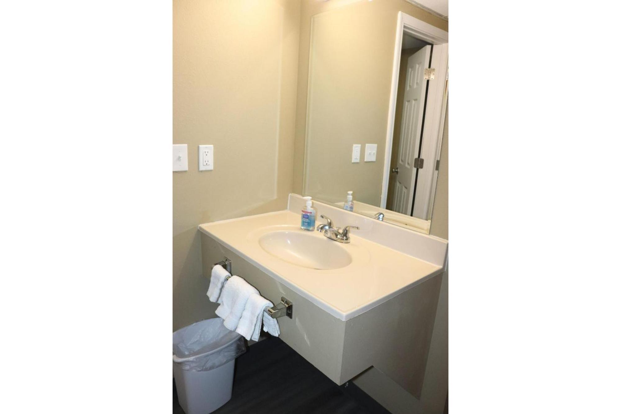 Deluxe Inn & Suites By Oyo Miami Ok Zewnętrze zdjęcie